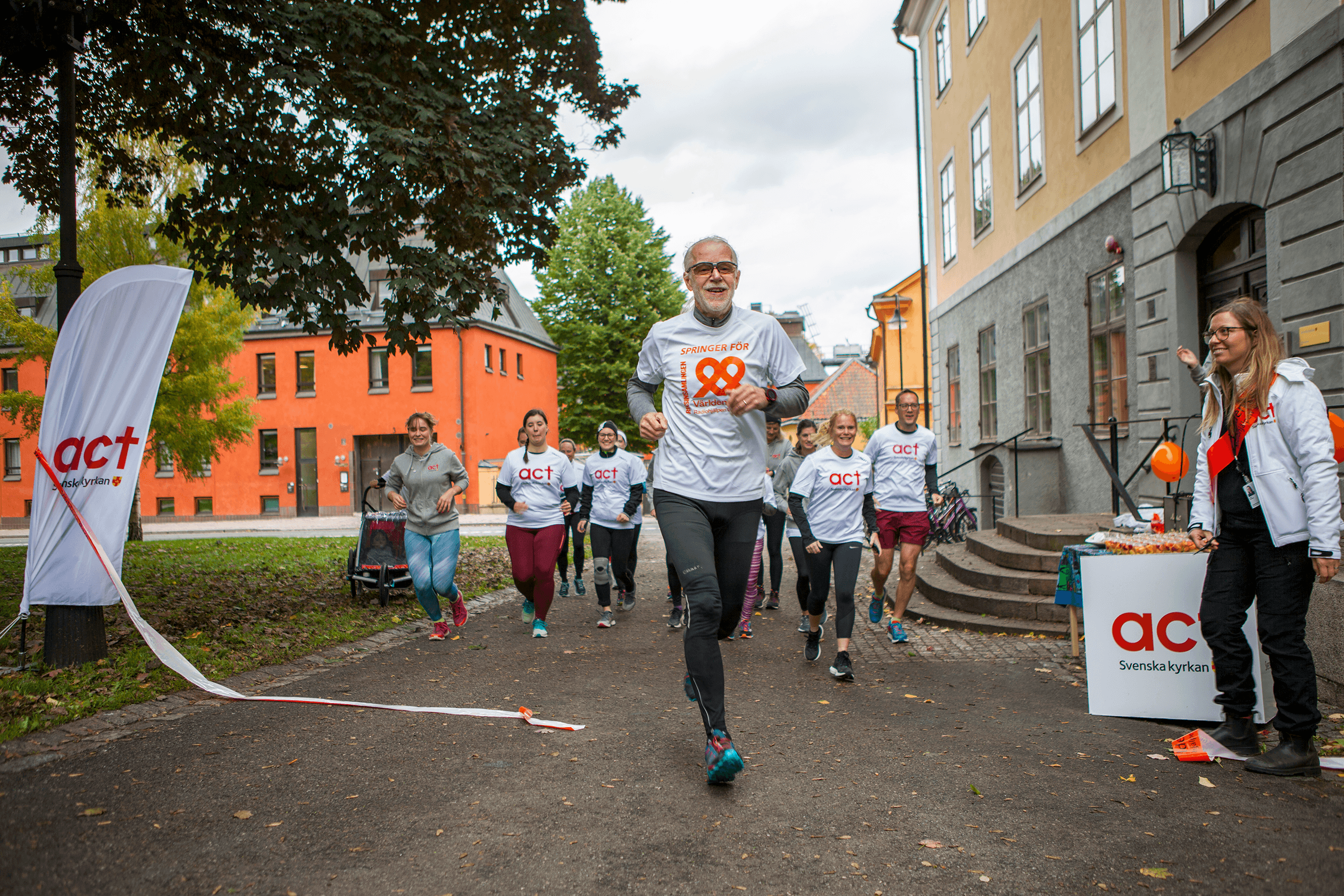 Håkan Jonsson springer maraton för Världens Barn